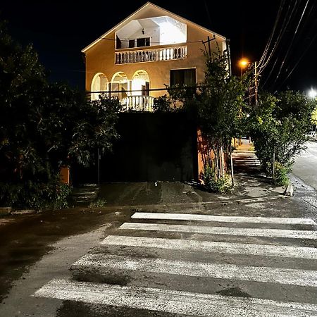 Family Guesthouse - Macharashvili Tbilisi Exteriör bild