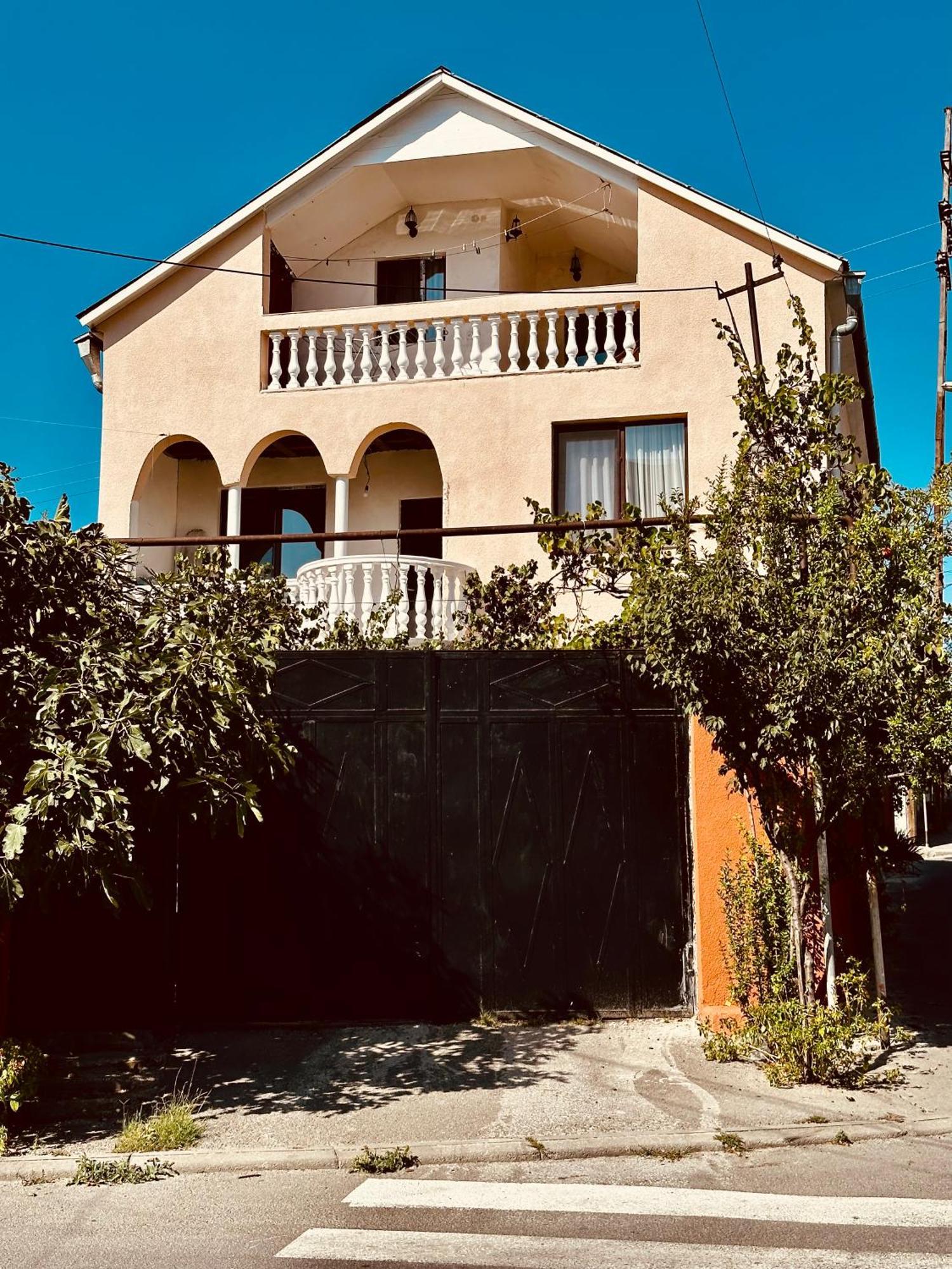 Family Guesthouse - Macharashvili Tbilisi Exteriör bild