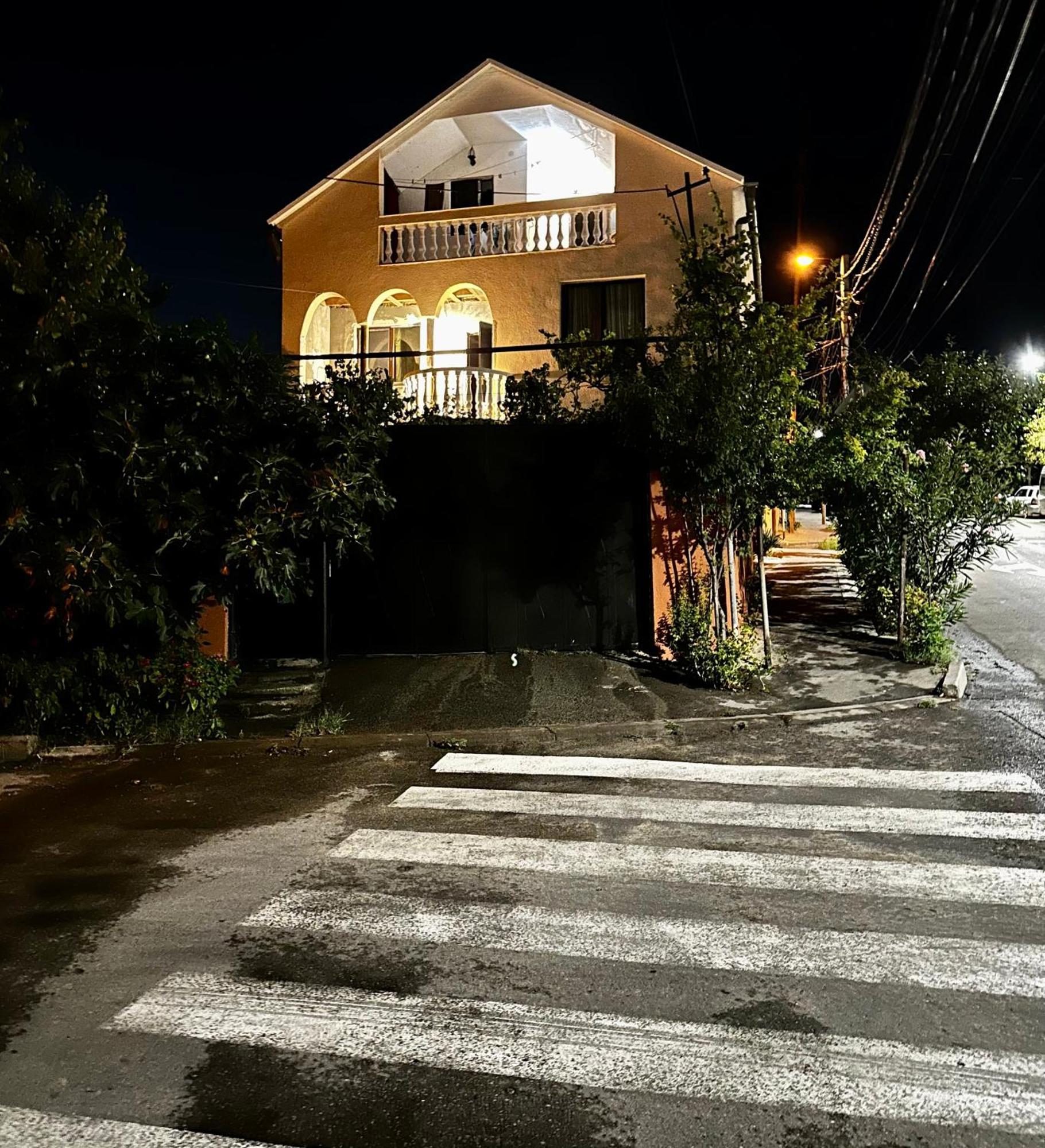 Family Guesthouse - Macharashvili Tbilisi Exteriör bild